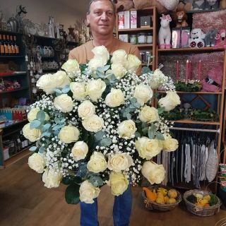 Bílé růže k narozeninám...